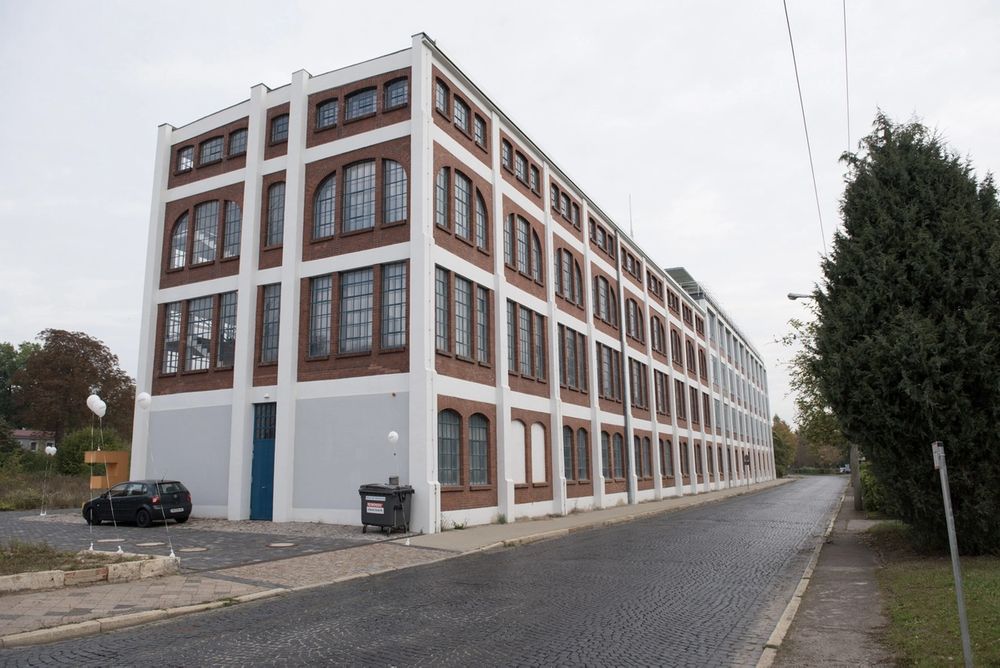 Missing alternative text