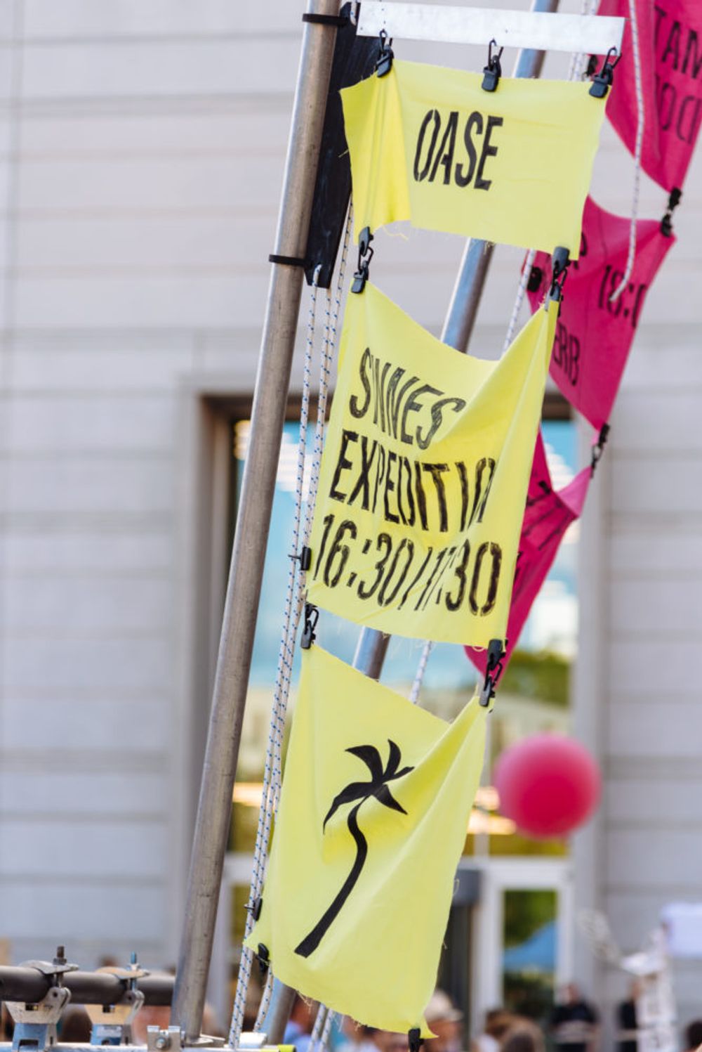 Missing alternative text