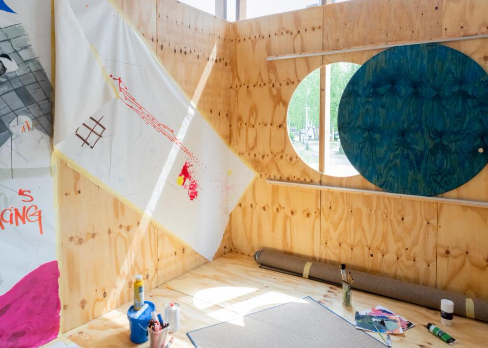 Missing alternative text