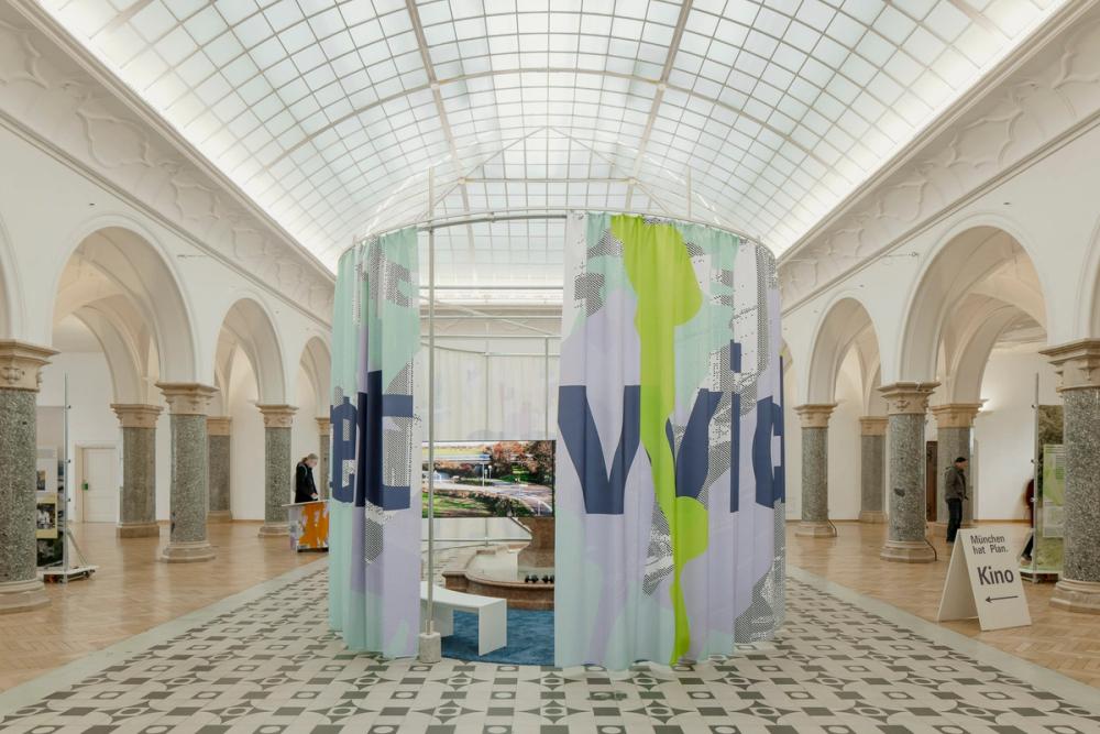 Missing alternative text