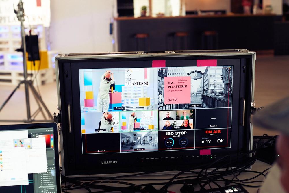 Missing alternative text