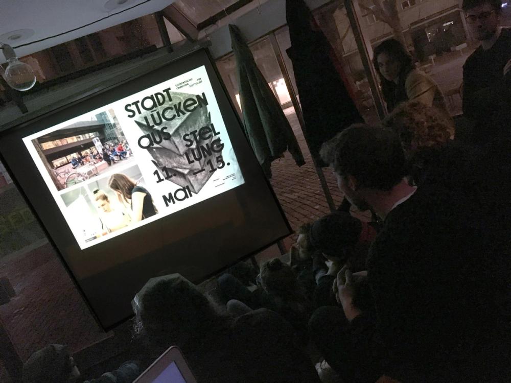 Missing alternative text