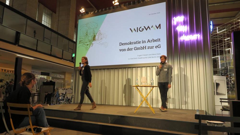 Missing alternative text