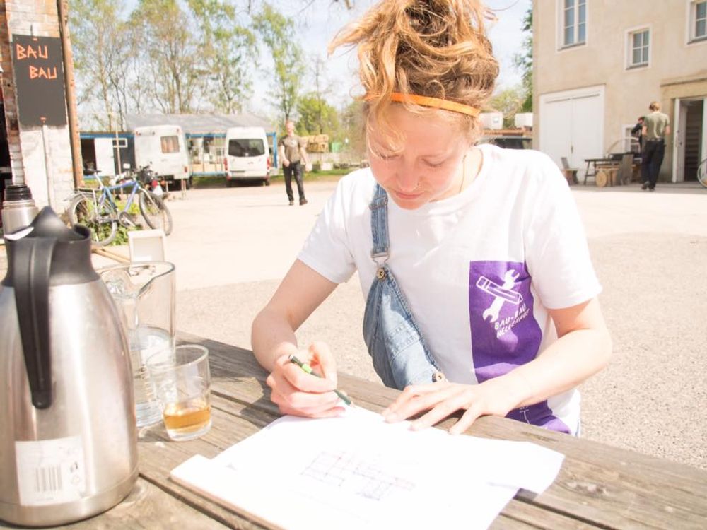 Missing alternative text