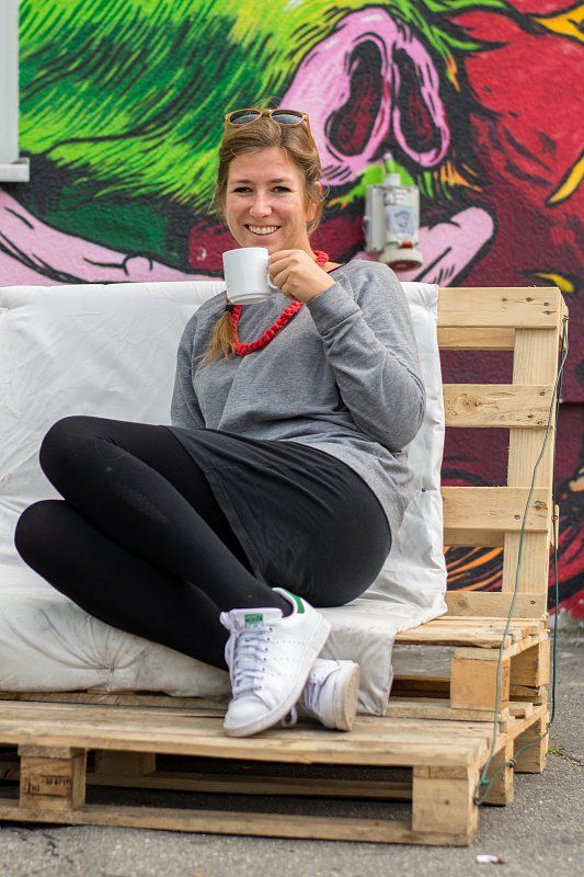 Missing alternative text