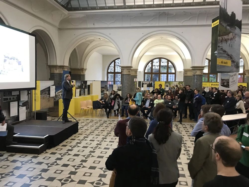 Missing alternative text