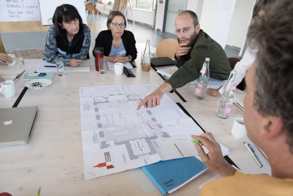 Missing alternative text