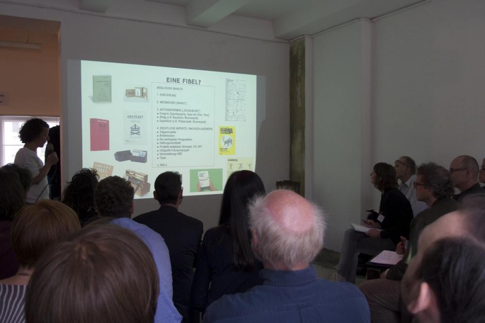 Missing alternative text