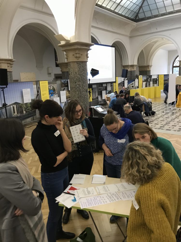 Missing alternative text