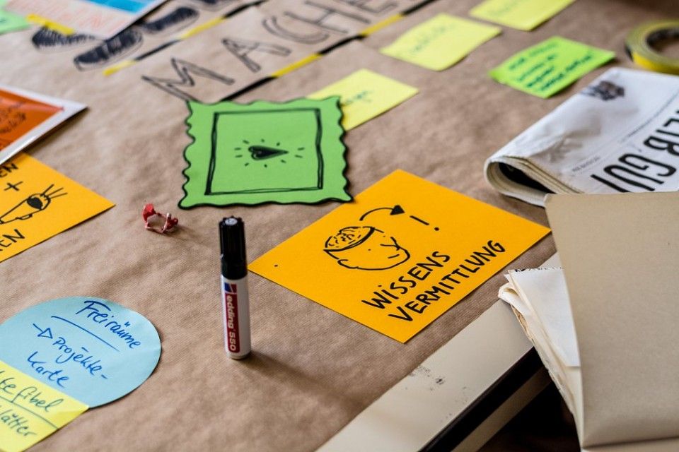 Missing alternative text