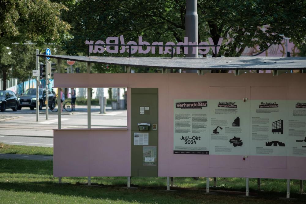 Missing alternative text