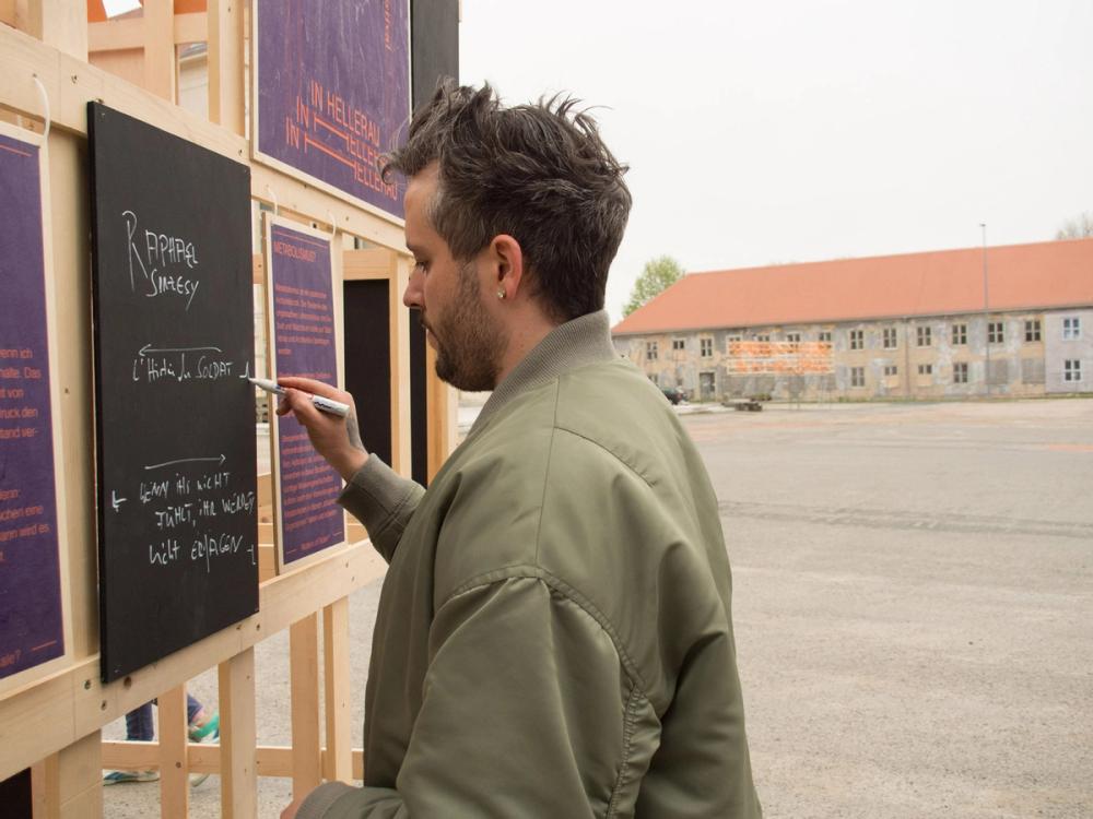 Missing alternative text