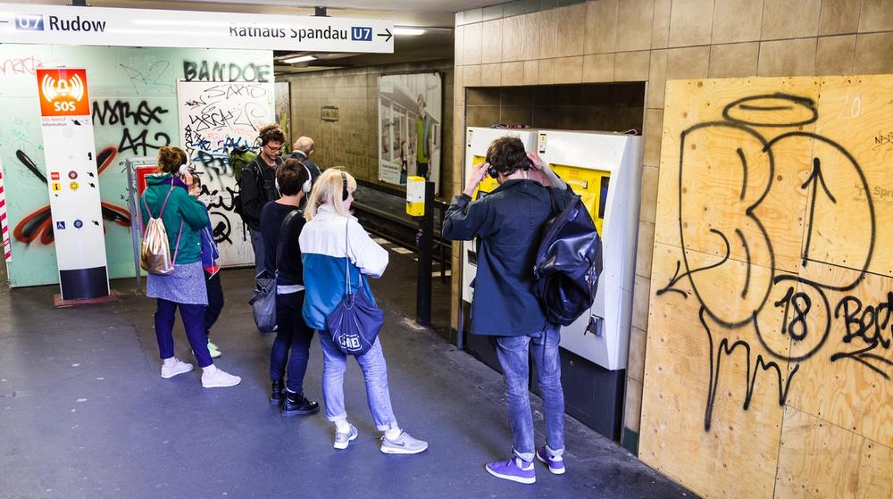 Missing alternative text