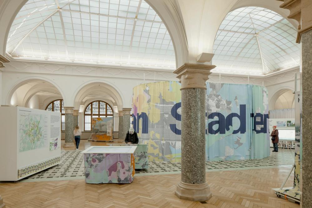 Missing alternative text