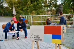 Missing alternative text