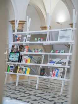 Missing alternative text