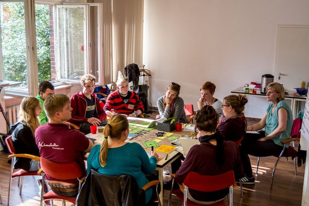 Missing alternative text