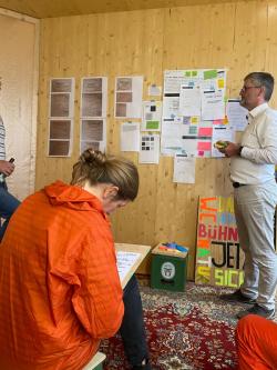 Missing alternative text