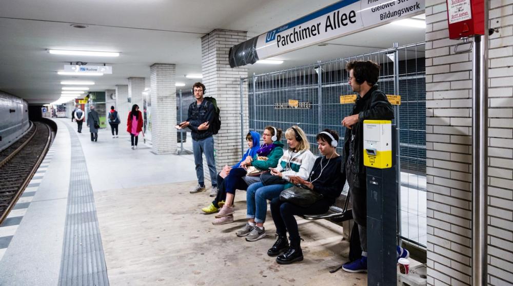 Missing alternative text