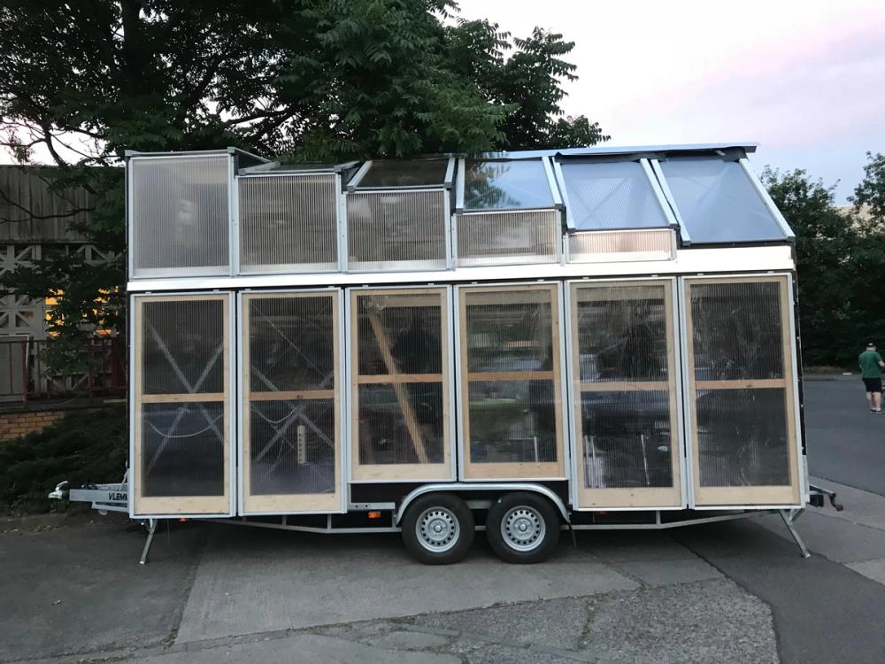 Missing alternative text