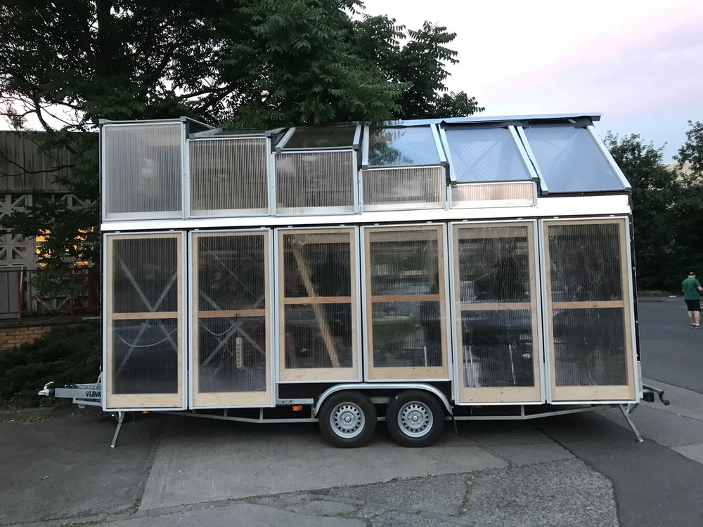 Missing alternative text