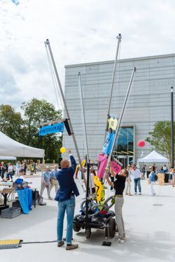 Missing alternative text