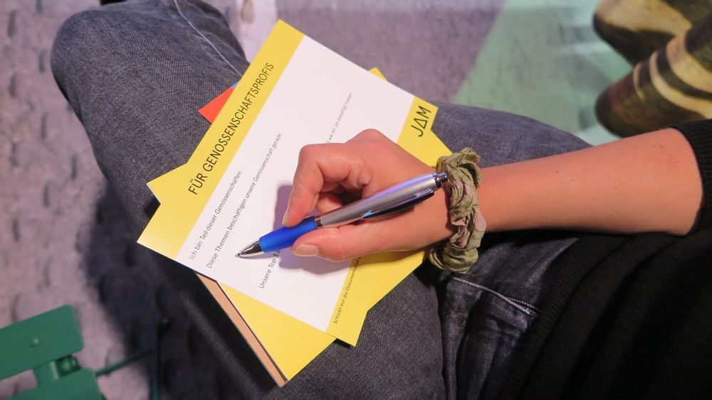 Missing alternative text