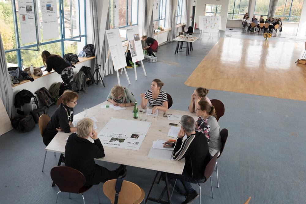 Missing alternative text