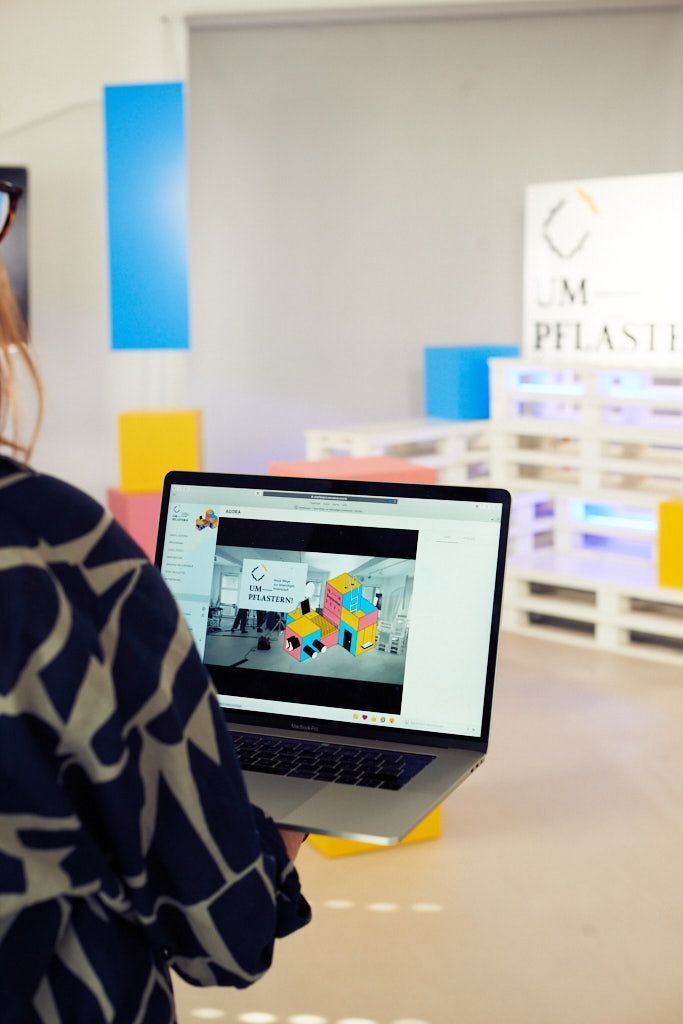 Missing alternative text