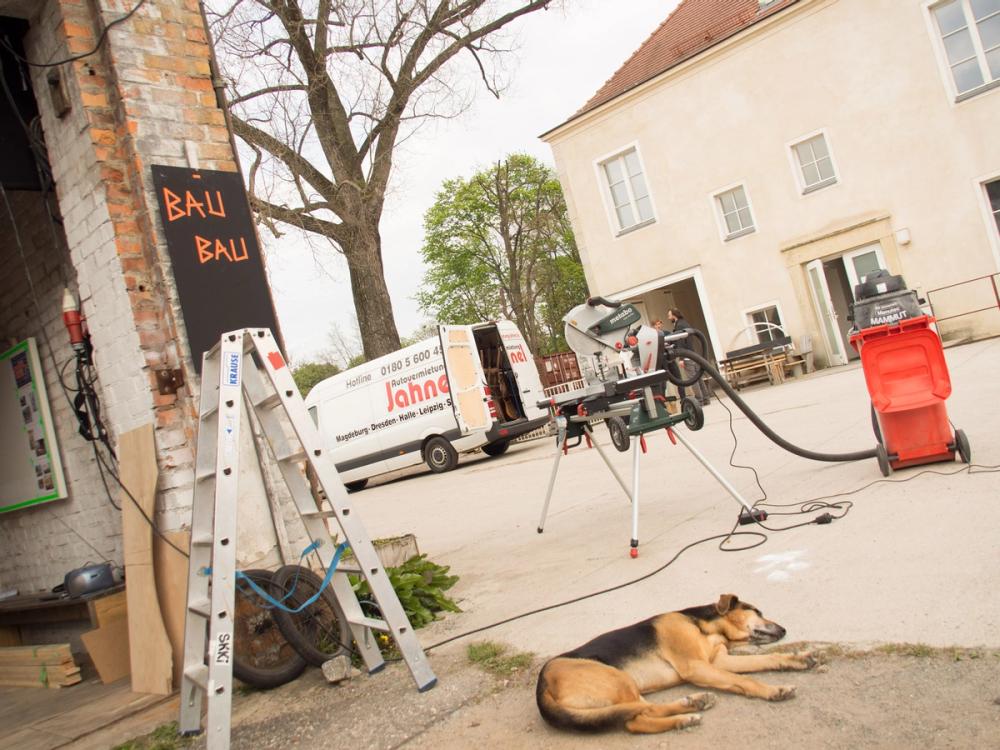 Missing alternative text