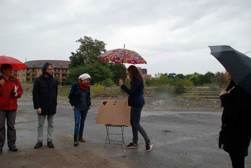 Missing alternative text