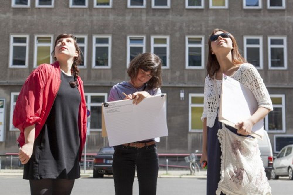 Missing alternative text