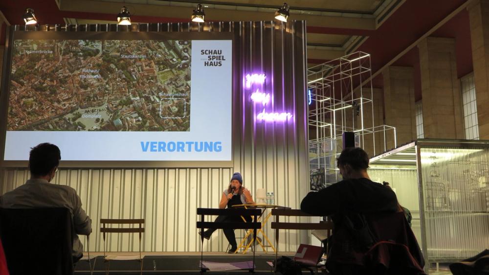 Missing alternative text