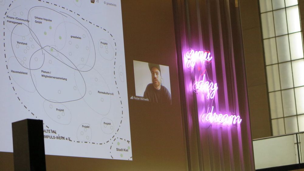 Missing alternative text