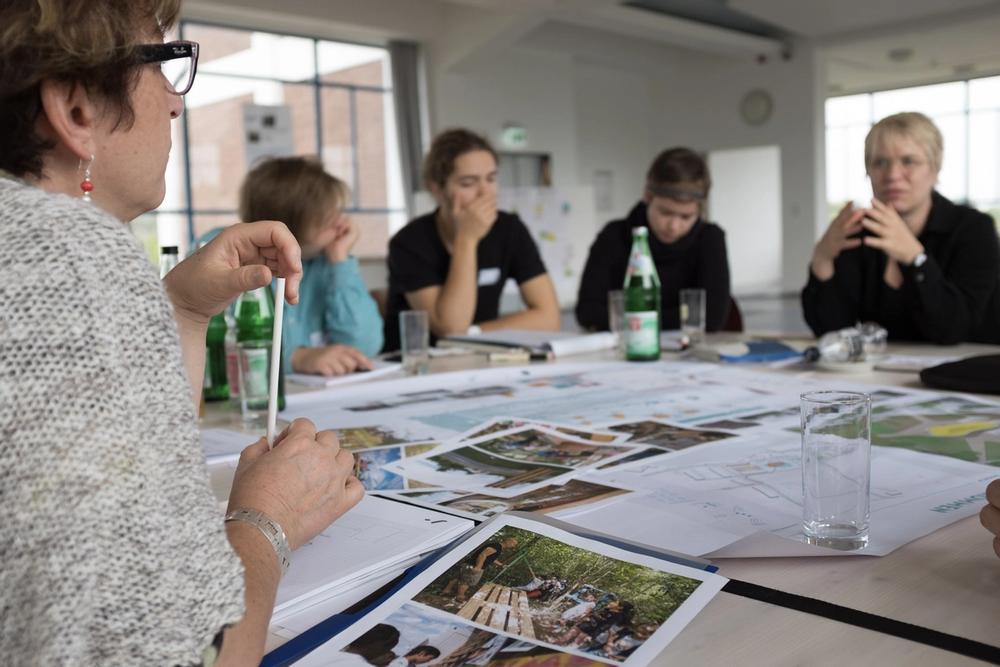 Missing alternative text