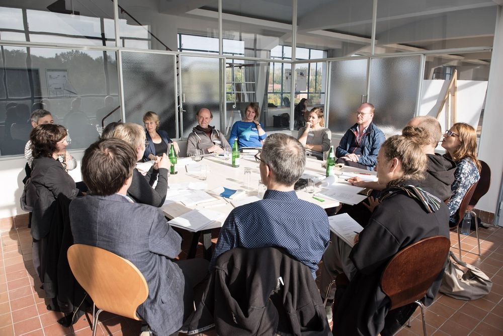 Missing alternative text