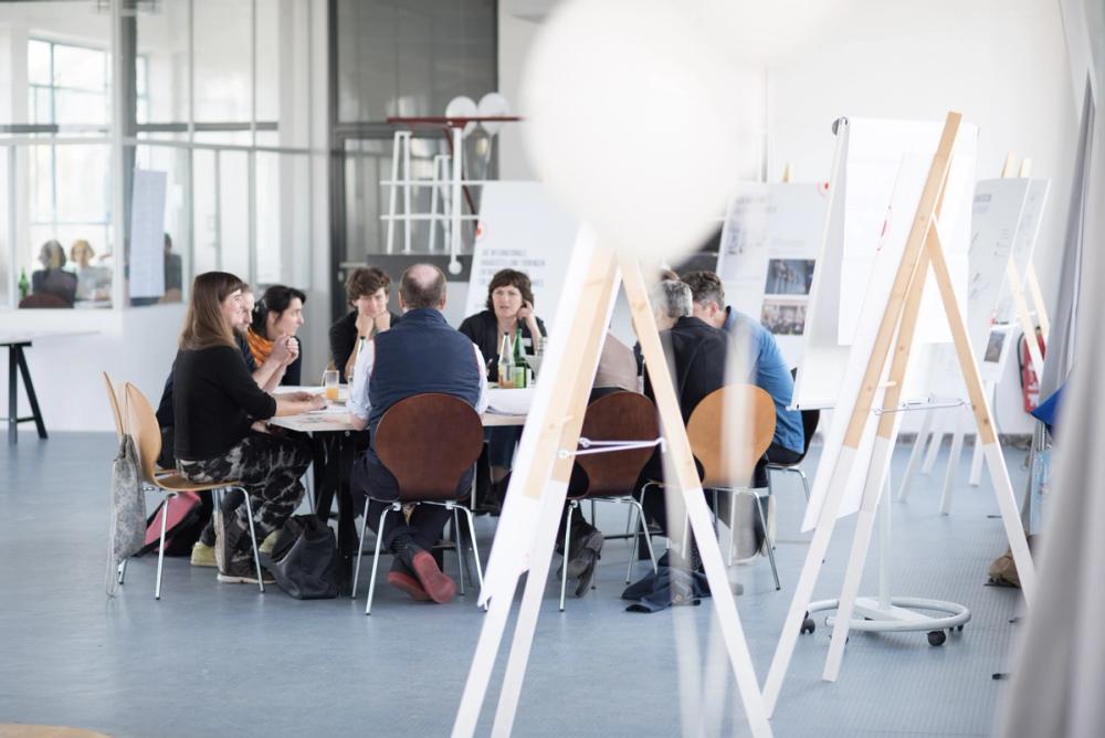 Missing alternative text