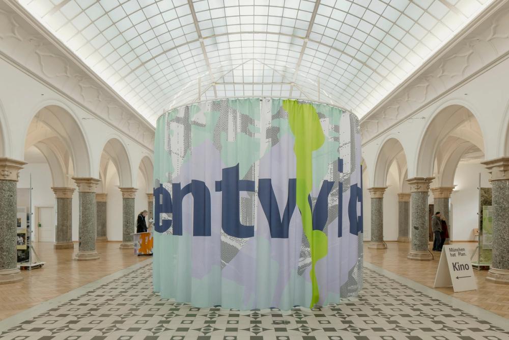 Missing alternative text