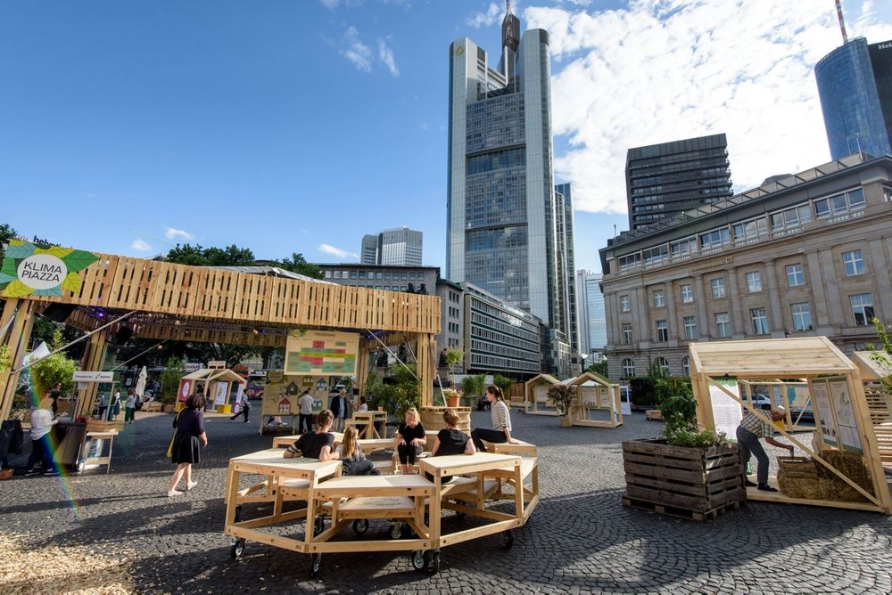 Missing alternative text