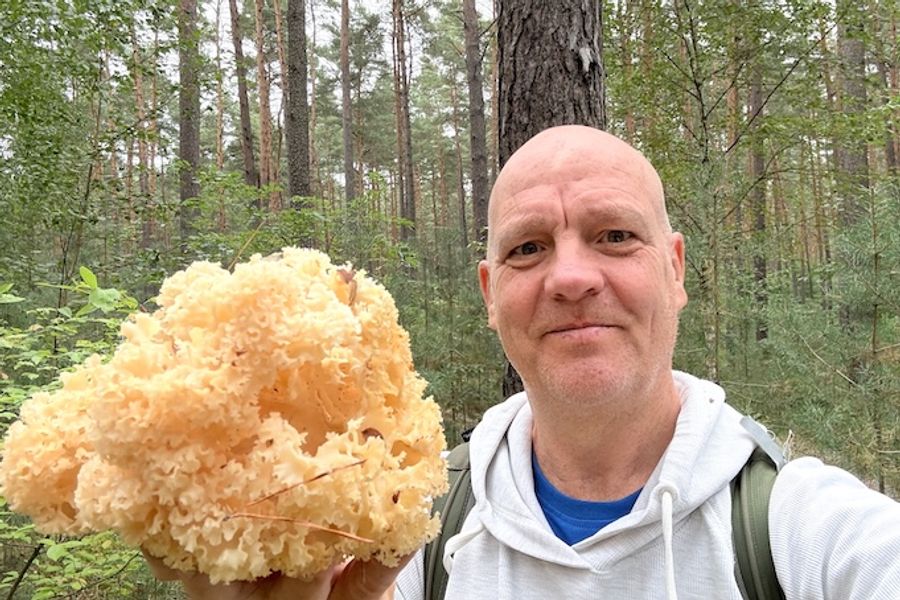 George mit einen Pilz-Hexenröhrling