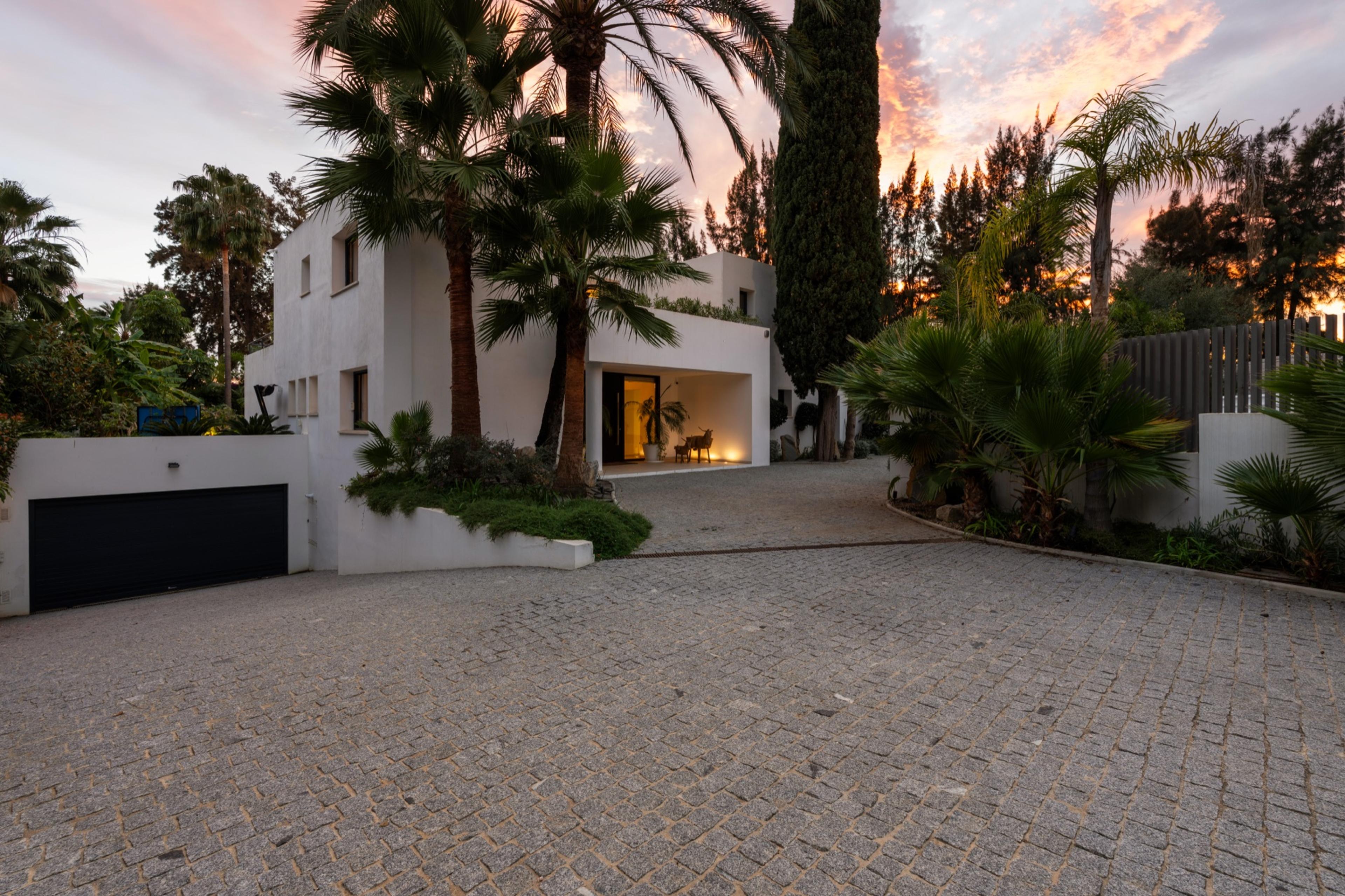 A resolved Costa del Sol villa presented for sale