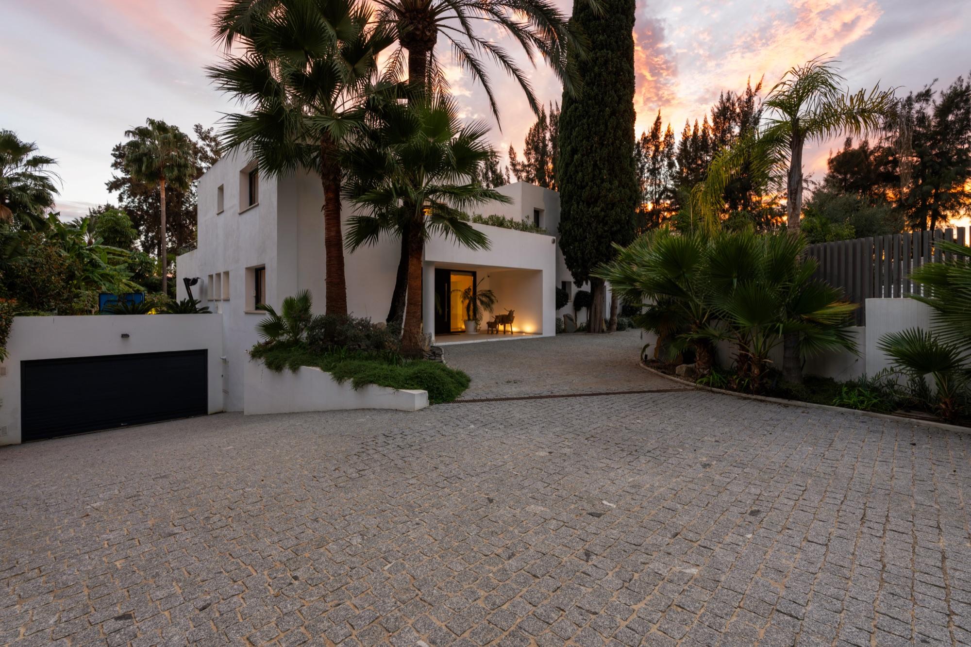 A resolved Costa del Sol villa presented for sale