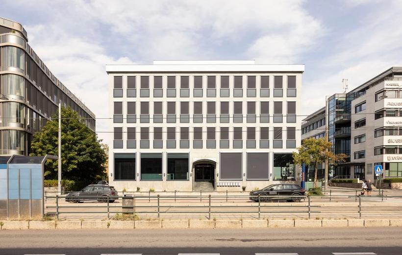 Office building viewed from the street – image for the Uffizi customer story