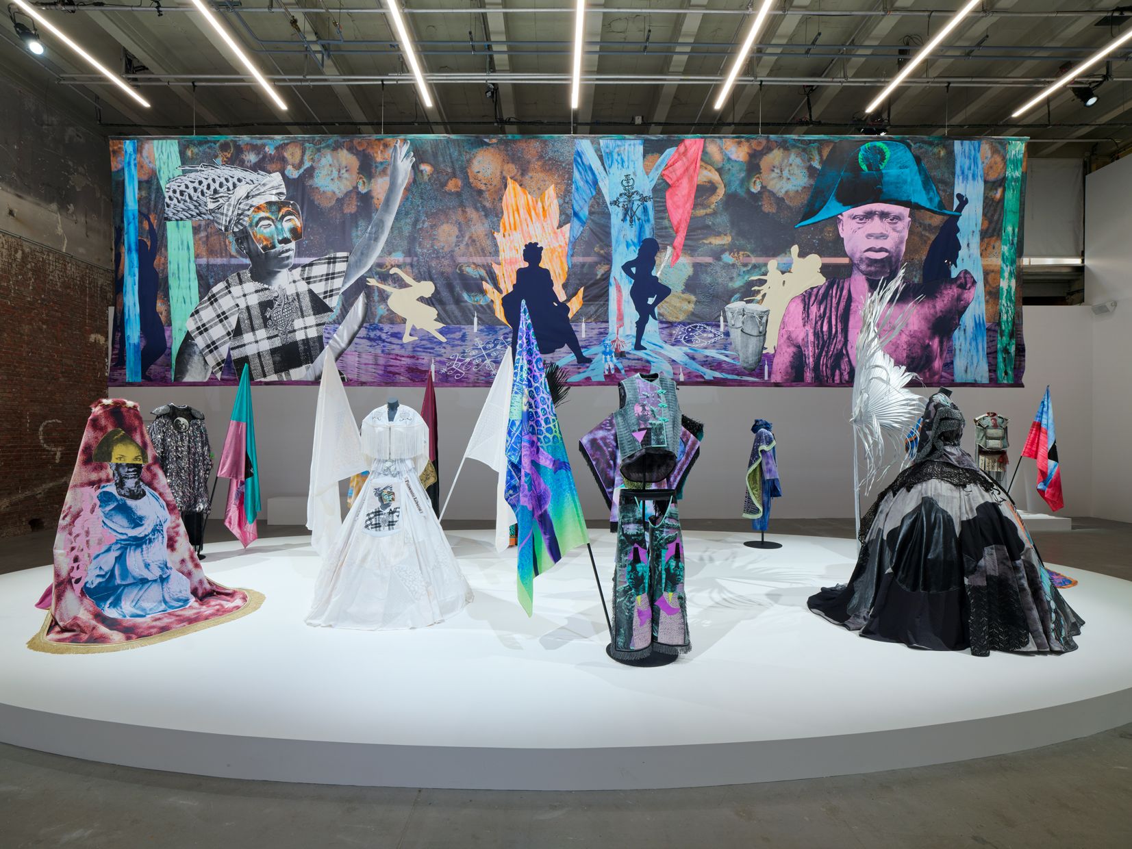 Moda expandida. Cuerpo, ritual y futuros posibles. 