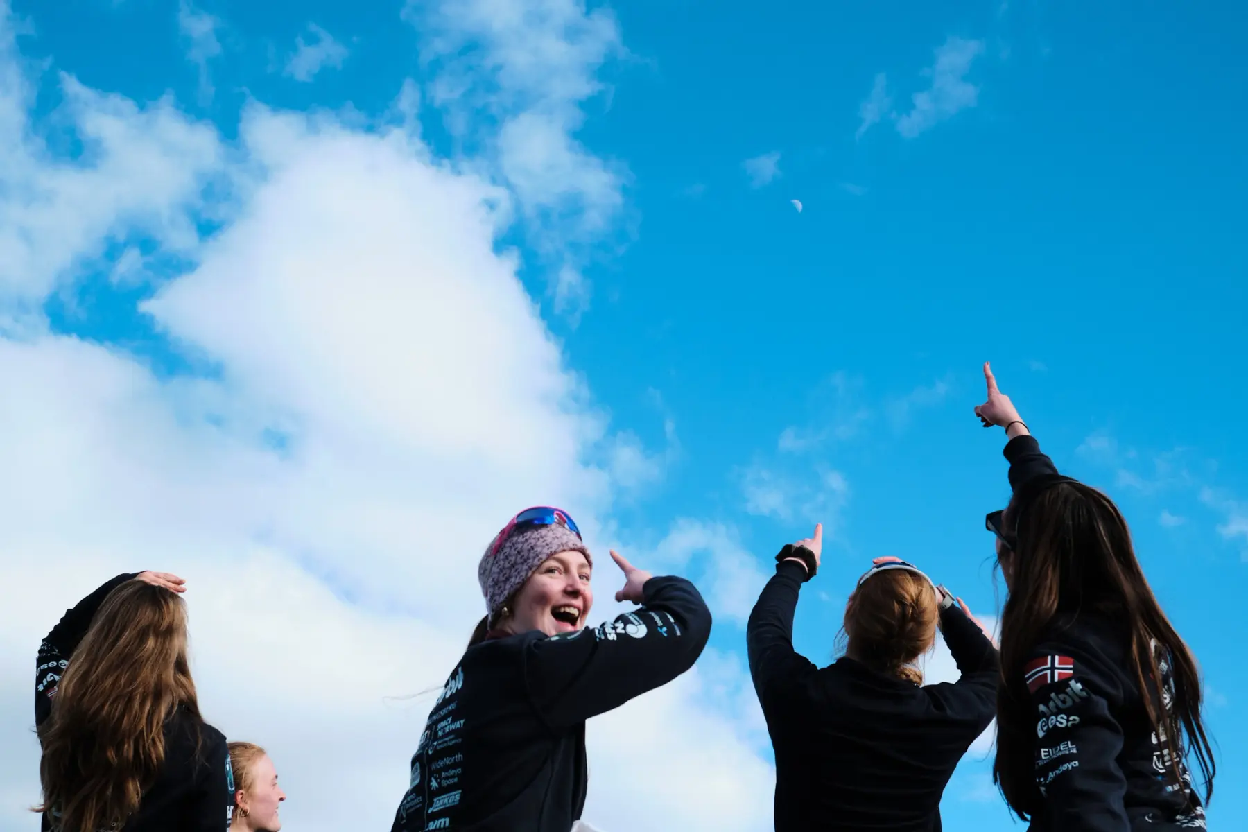 Picture of a 4 orbiters pointing to SO-26 flying off.