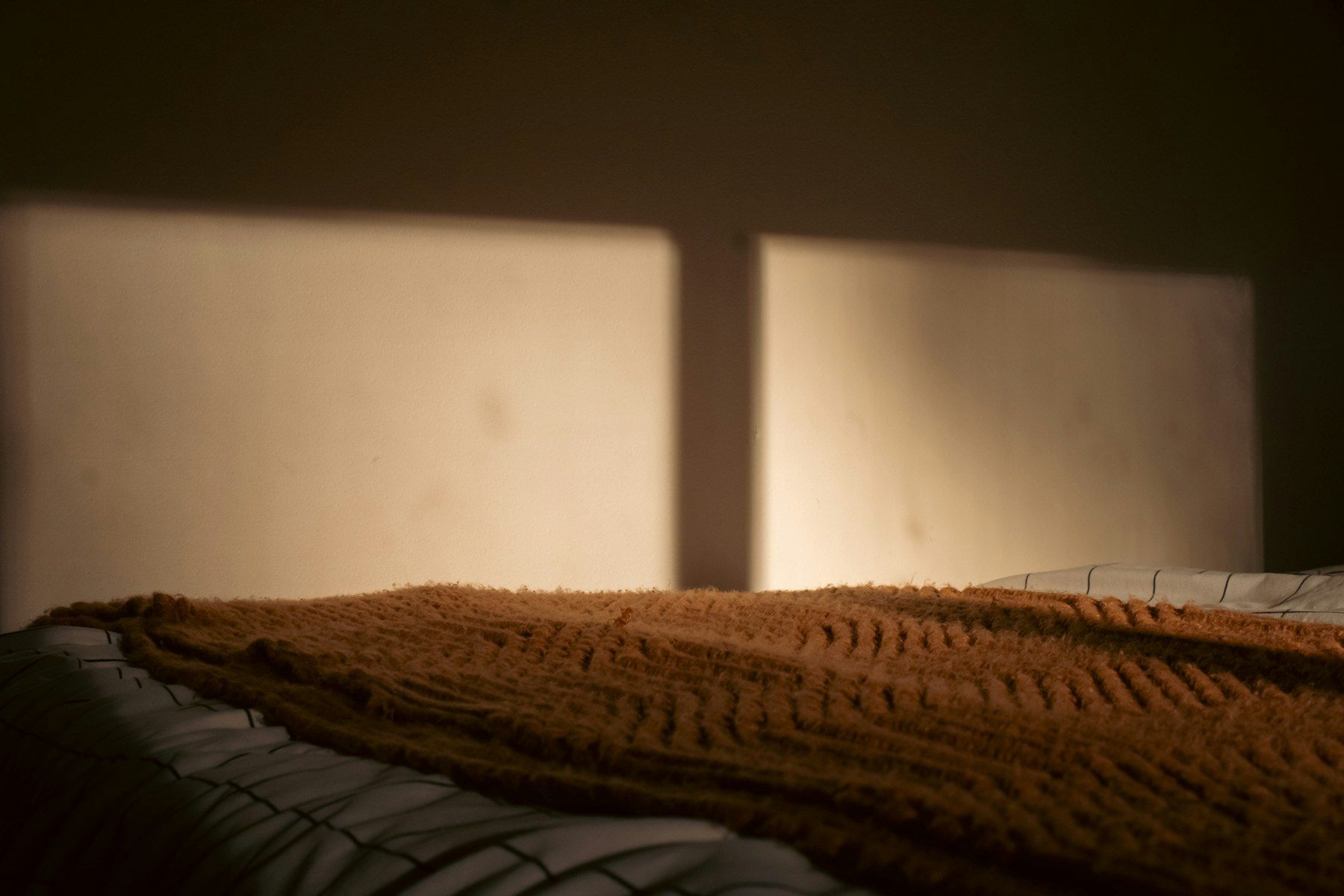 A bed with a blanket on top of it