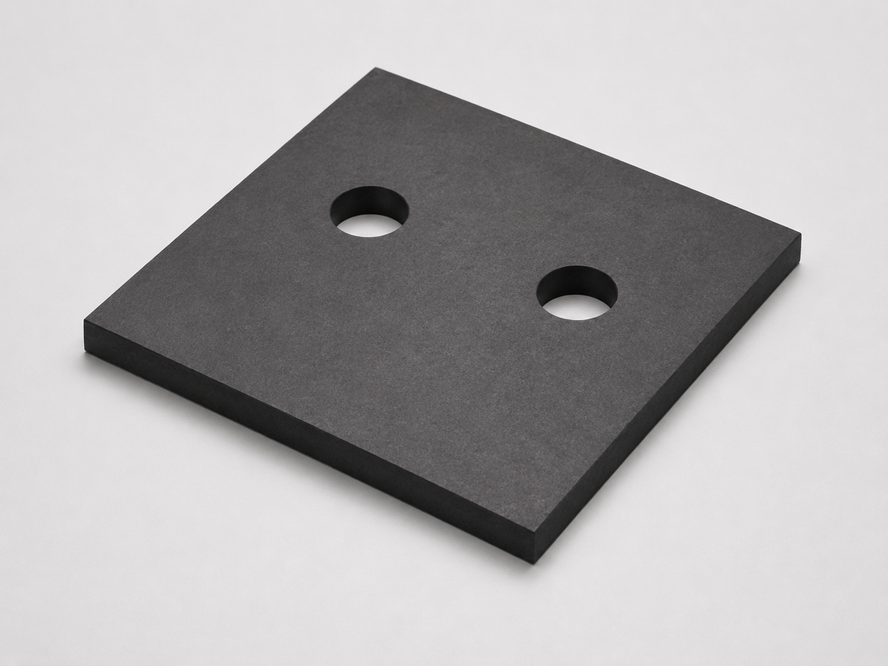 Çelik plaka ile lamine edilmiş, yüksek dayanımlı kauçuk elastomer mesnet yastığı.