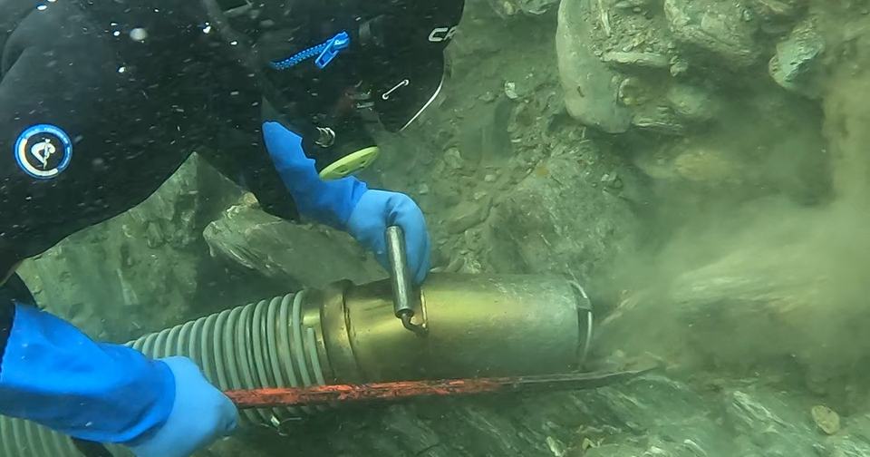 Michael O’Keefe dredging for gold in NZ rivers.