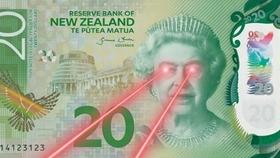 New Zealand 2 dolllar note with Bitcoin maxi eyes