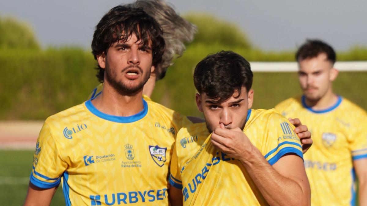El Atlético Palma del Río golea al Moguer y se coloca líder de División de Honor